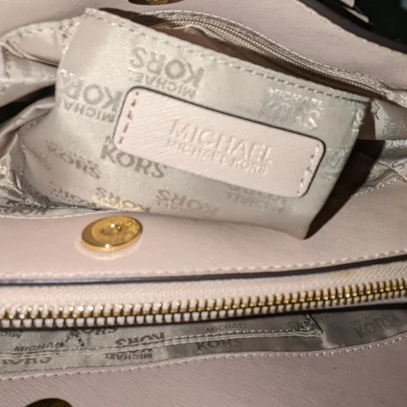 Michael Kors soft pink saffiano leather Savannah satchel bag. - Picture 15 of 16